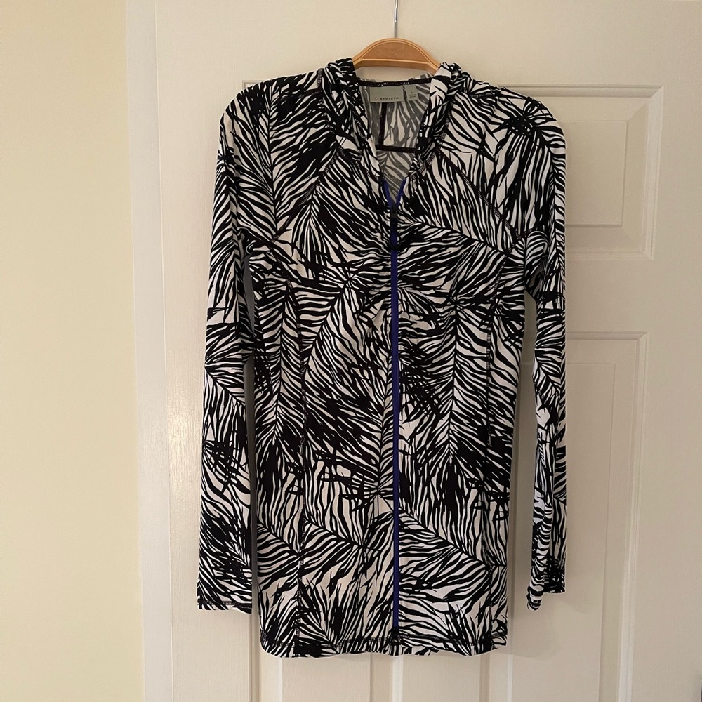 NWOT Athleta Coverup with Two Zippered Pockets
